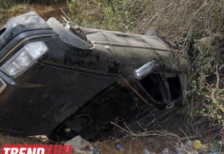 В Баку автомобиль "Лада" упал в овраг - есть погибшие