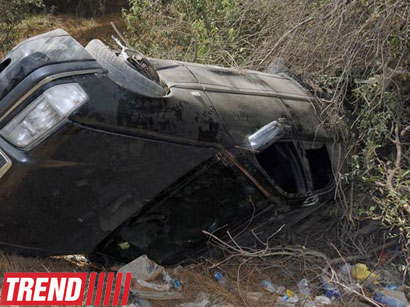 В Баку автомобиль "Лада" упал в овраг - есть погибшие
