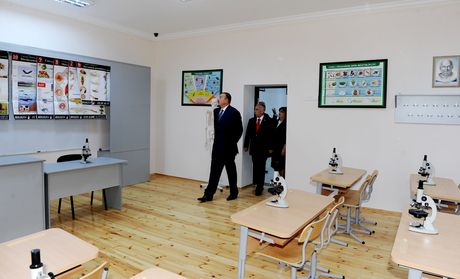 President Ilham Aliyev gets acquainted with reconstructed School 173 of capital’s Yasamal District (PHOTO)
