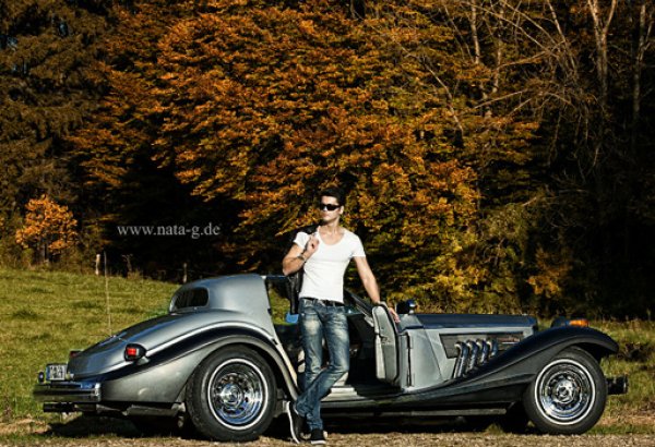 Азербайджанская модель реализовал в Германии проект с коллекционным ретро-автомобилем (фотосессия)