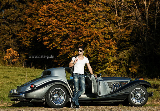 Азербайджанская модель реализовал в Германии проект с коллекционным ретро-автомобилем (фотосессия)