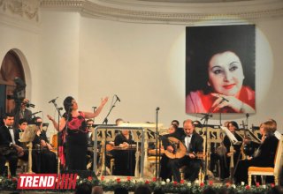 Это праздник национальной музыки - заслуженная артистка Азербайджана Айбениз Гашимова