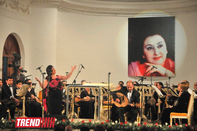 Это праздник национальной музыки - заслуженная артистка Азербайджана Айбениз Гашимова