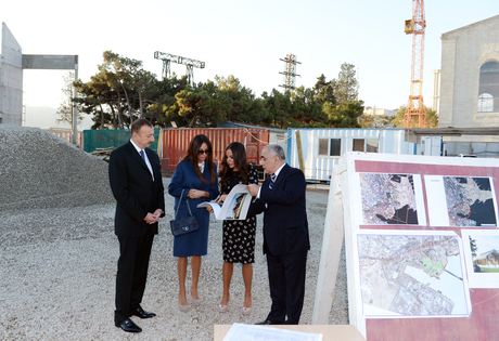 President Ilham Aliyev and his spouse get acquainted with redevelopment works carried out around the National Flag Square (PHOTO)