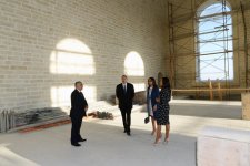 Президент Азербайджана ознакомился с ходом благоустройства территории вокруг площади Государственного флага (ФОТО)