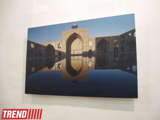 В Баку открылась выставка Шаина Гусейнова "Без названия" (фотосессия)