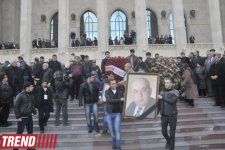 "Bu gün mən bura sizinlə görüşə gəldim" - Yaşar Nuri son mənzilə alqışlarla yola salındı (FOTO-2)