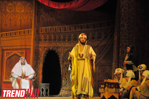 В Баку с аншлагом представлена первая опера мусульманского Востока "Лейли и Меджнун" (фотосессия)