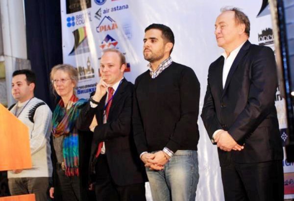 Эльчин Сафарли наградил победителей литературного конкурса в Бишкеке