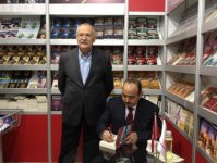 На Стамбульской книжной выставке состоялся «день автографа» книги завотделом Администрации Президента «Геополитика» (ФОТО)
