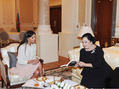 Первая леди Азербайджана встретилась с известной турецкой актрисой Тюркан Шорай (ФОТО)