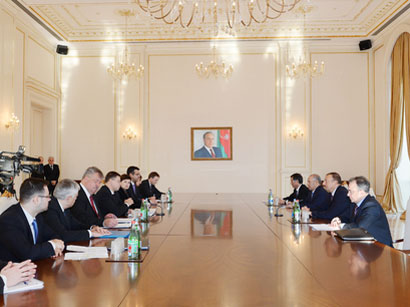 Президент Азербайджана принял делегацию во главе с премьер-министром Латвии