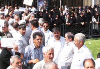 Iran's textile factory workers stage another protest in front of Parliament