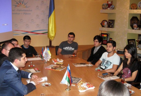 Ведущие и финалисты телевикторины "Миссия - студент" стали гостями азербайджанской молодежи в Украине (фото)