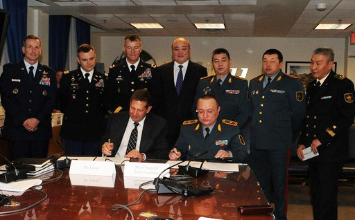 Kazakh and US Defense Ministries sign cooperation plan for 2013-2017 (PHOTOS)