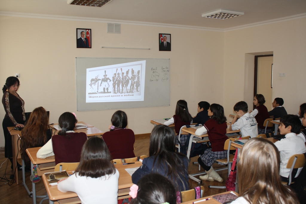 В школах Азербайджана ряд предметов начнут проходить на год раньше