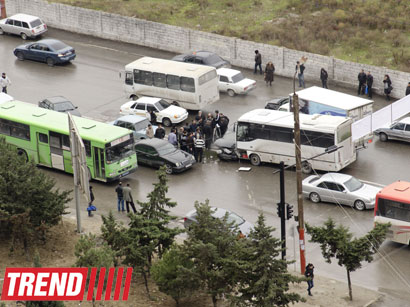 Bakıda avtobus yol qəzası törədib (FOTO)