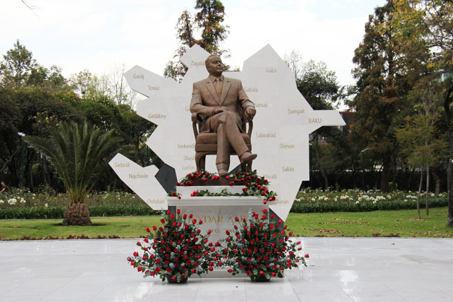 Решение о переносе памятника Гейдару Алиеву не отражает мнения правительства Мексики - сенатор