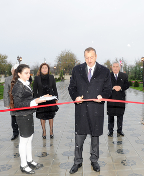 Prezident İlham Əliyev YAP Füzuli rayon təşkilatının inzibati binasının açılışında iştirak edib (FOTO) - Gallery Image