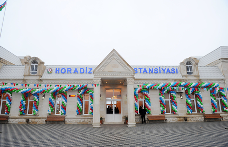 Президент Азербайджана ознакомился с реконструированным зданием вокзала на станции Горадиз (ФОТО)