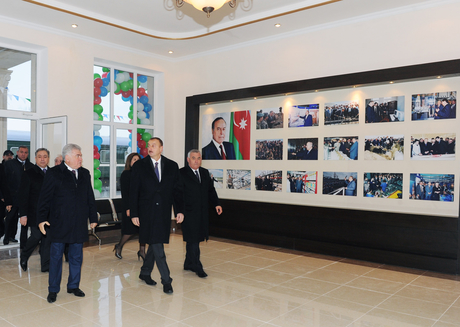 Президент Азербайджана ознакомился с реконструированным зданием вокзала на станции Горадиз (ФОТО)