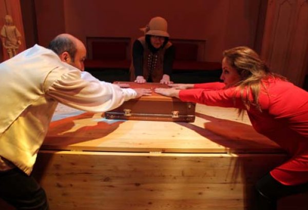 В театре YUĞ состоится общественный показ спектакля "Как рыть могилу" (фото)
