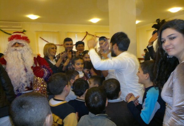 В Баку дети показали свой талант поэтов эстрадным исполнителям (фото)