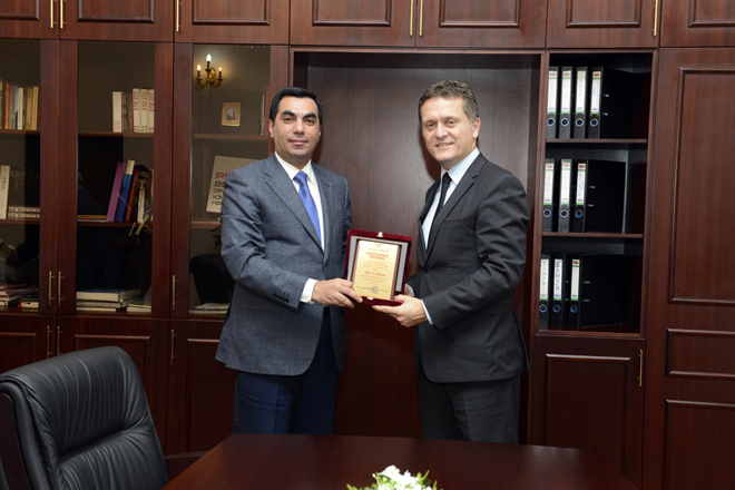 Turkish Ambassador to Azerbaijan visits Baku High Oil School (PHOTO)