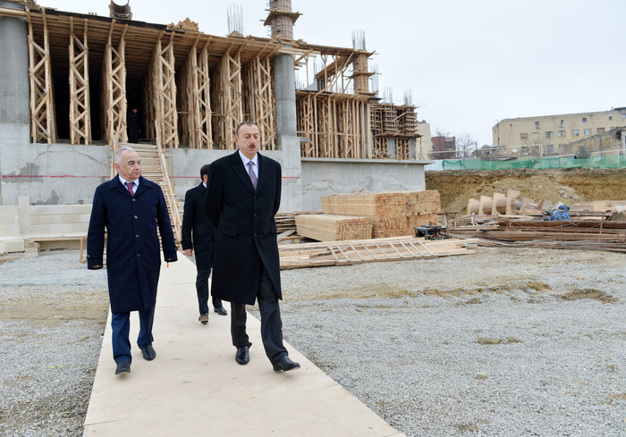 President Ilham Aliyev gets acquainted with construction works at the mosque complex in capital’s Binagadi District (PHOTO)