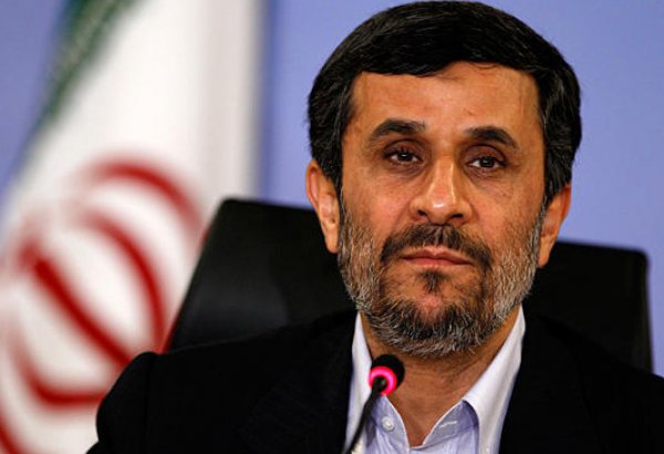 Ахмадинежад заявил, что Иран не будет вести переговоры по ядерной программе под давлением
