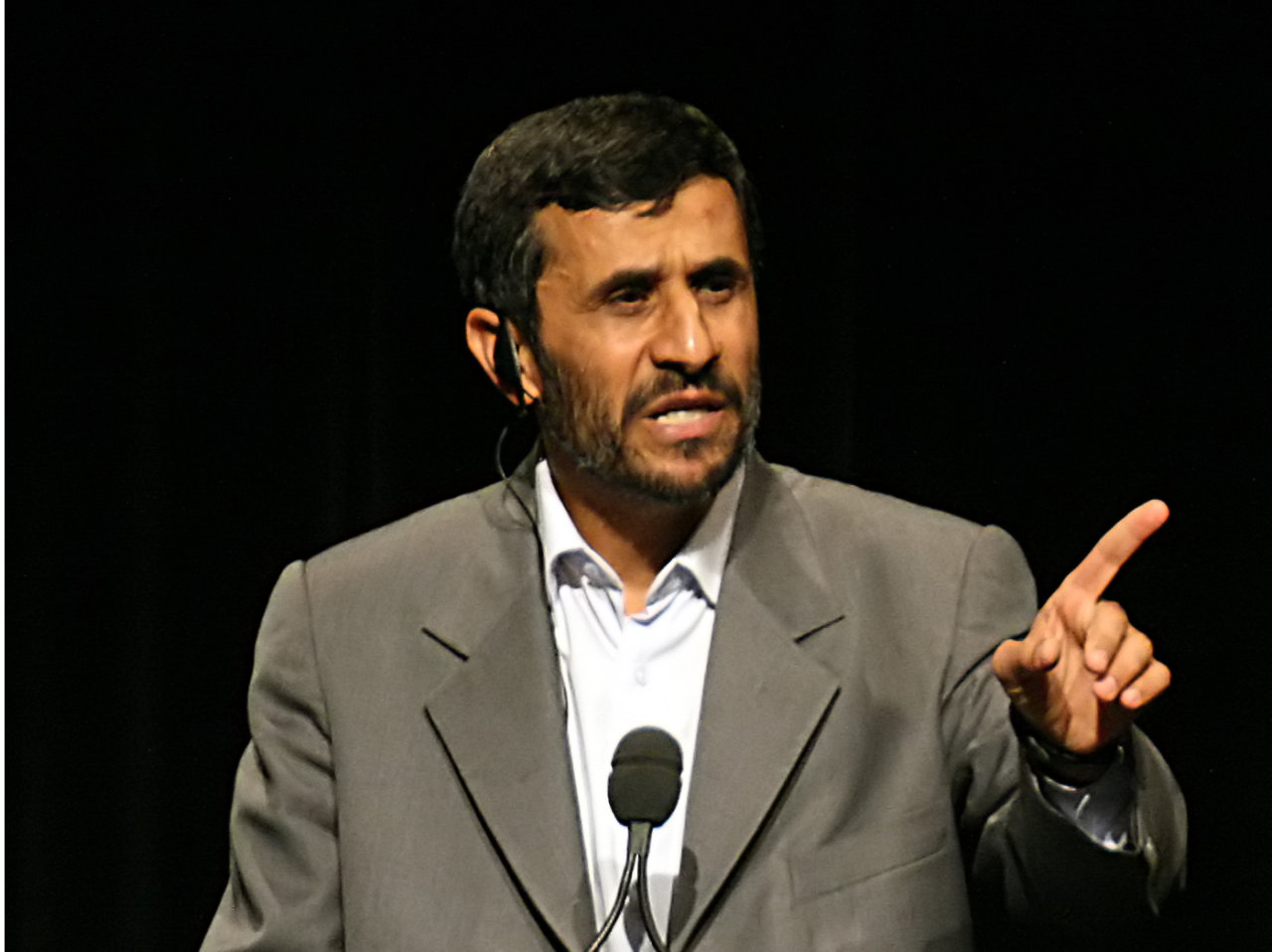 Ahmadinejad reveals several ways of overcoming tough economic situation in Iran