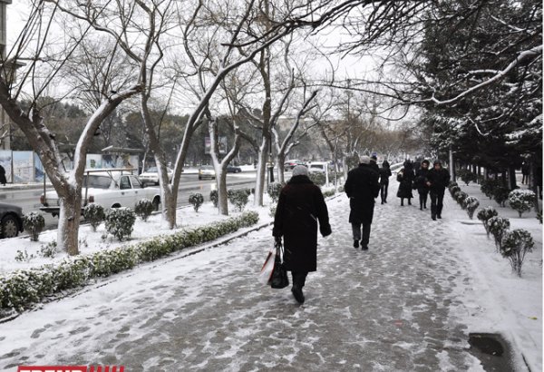 В Азербайджане идет снег, высота снежного покрова в северном регионе - 22 см (версия 2)