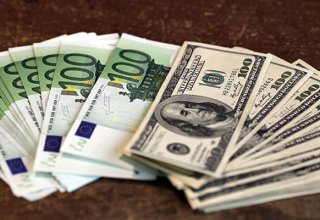 Dollar and euro official exchange rates slightly decrease in Azerbaijan