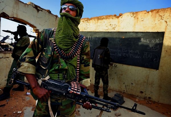 Боевики "Аш-Шабаб" захватили отель в центре столицы Сомали (Обновлено)
