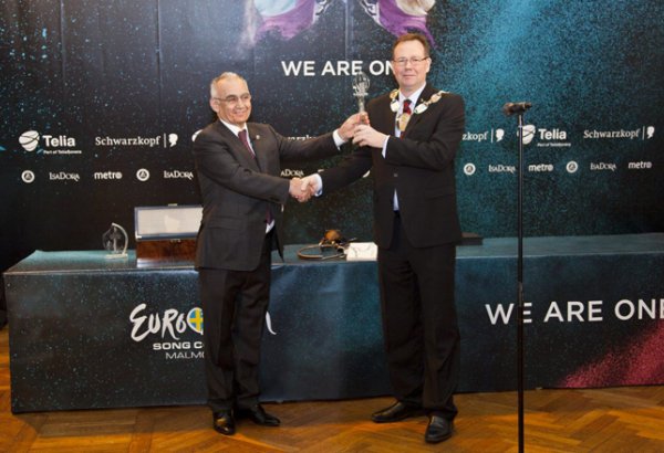 Объявлены результаты жеребьевки "Евровидения 2013" - Гаджибала Абуталыбов передал символический ключ мэру Мальмё (фото)