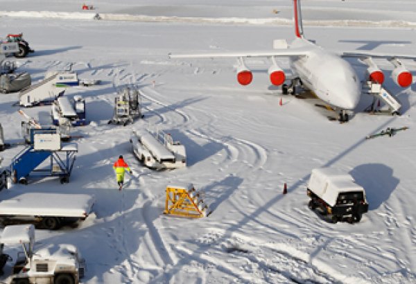 Из-за снегопада отменены около 70 рейсов из лондонского аэропорта "Хитроу"