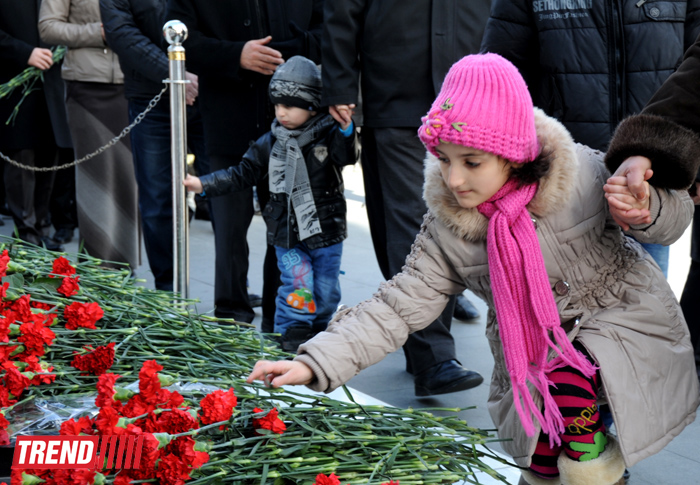 Общественность Азербайджана чтит светлую память жертв трагедии 20 января (ФОТО) - Gallery Image