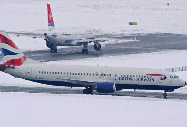 Около 130 рейсов отменены в лондонском аэропорту "Хитроу" из-за снегопада