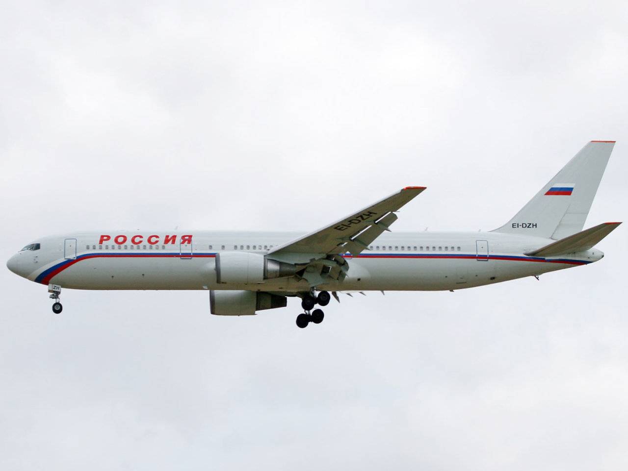 Российский пассажирский лайнер избежал столкновения с военным самолетом в Афганистане