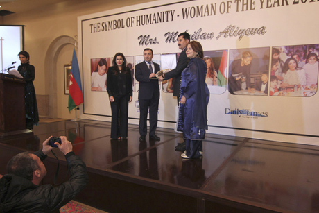 First Lady of Azerbaijan Mehriban Aliyeva announced ‘The Person of 2012-Symbol of humanity’ in Pakistan (PHOTO)