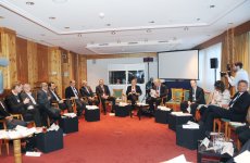 Prezident İlham Əliyev Dünya İqtisadi Forumunun "Neft və qaz idarəçilərinin toplantısı" mövzusunda sessiyasında iştirak edib (FOTO)