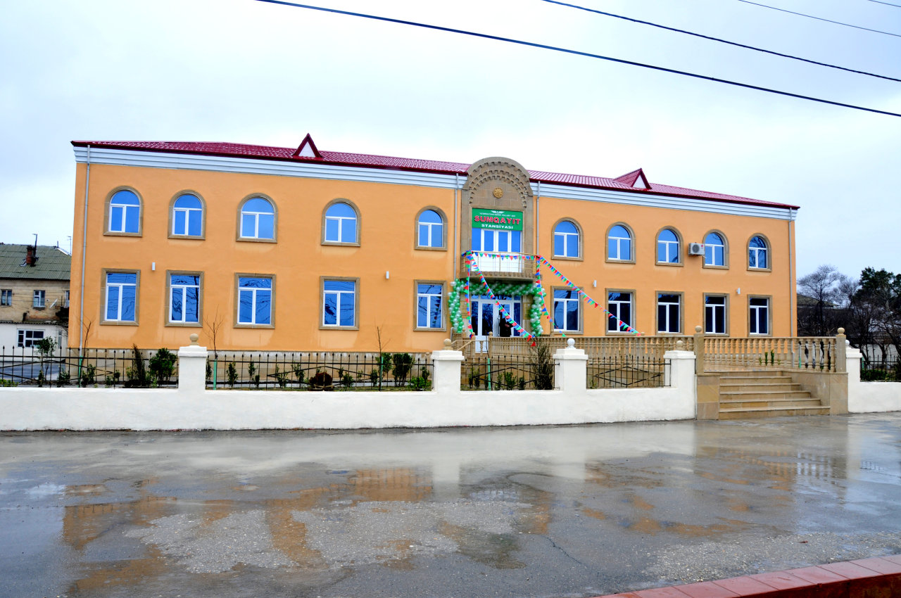 Sumqayıt stansiyasının yeni inzibati binası istifadəyə verilib