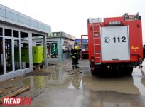 Пожар в торговом центре в Баку потушен (ФОТО)