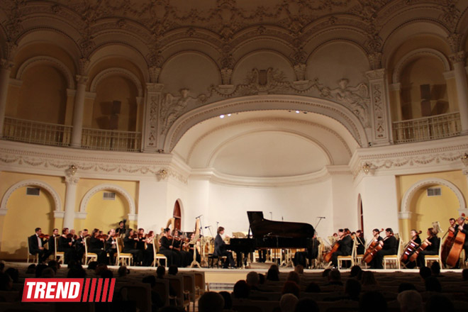 Симфонический оркестр имени Узеира Гаджибейли выступит под управлением итальянского дирижера