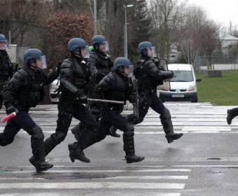 Полицейские в Страсбурге выбили глаз резиновой пулей рабочему