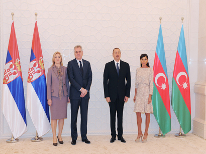 Serbian President officially welcomed in Azerbaijan (PHOTO)