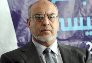 Экс-премьера Туниса задержали по подозрению в отмывании денег