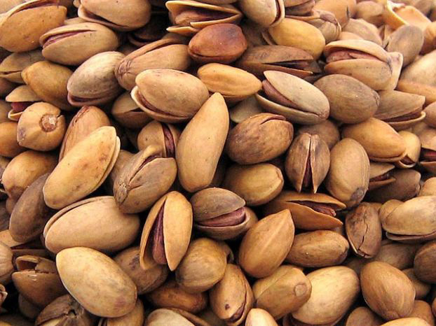 Iran lifts ban on pistachio exports