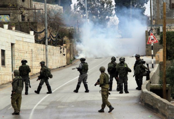 Israeli troops attack Palestinians