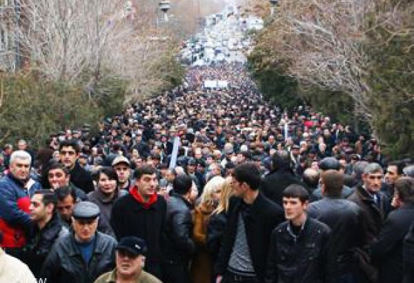 Erivan'da anayasa değişikliğini protesto eylemleri başladı